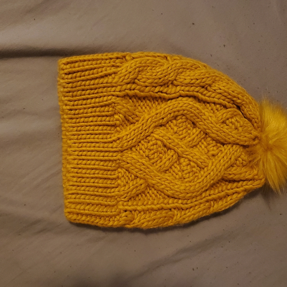 Mustard Yellow Cable-Knit beanie w/Pom-Pom